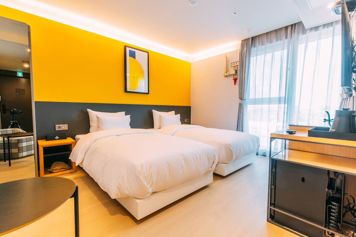 Premium bedding, down duvets, desk, blackout curtains