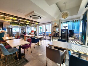 Serviço de café da manhã, culinária regional, vistas para a piscina 