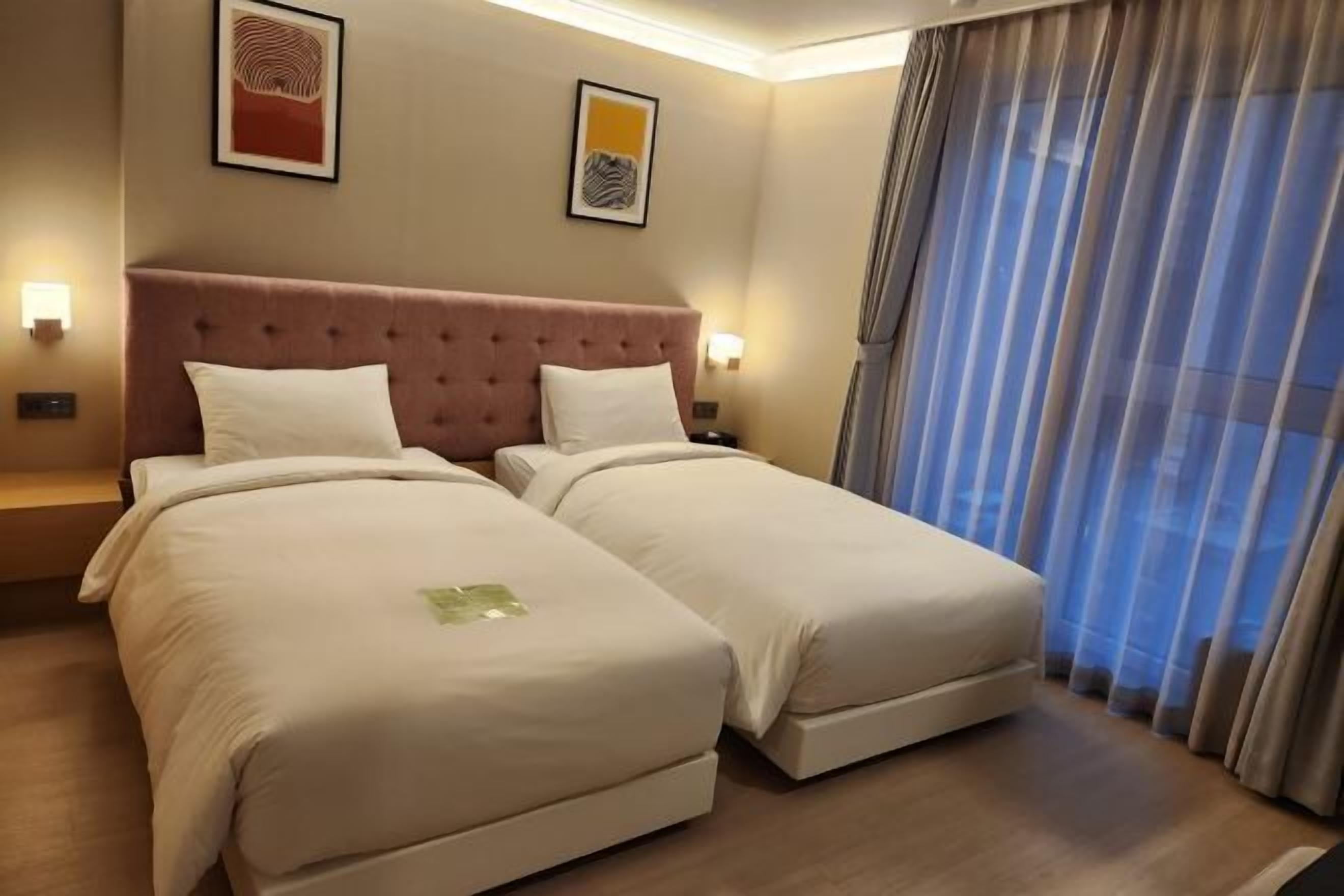 高級寢具、羽絨被、書桌、遮光布/窗簾