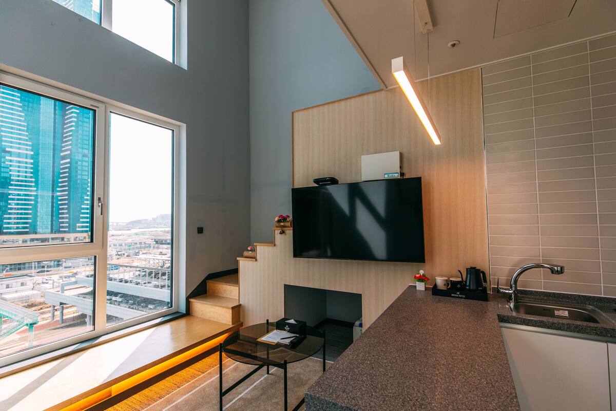 55-inch smart tv with digital channels, tv, netflix