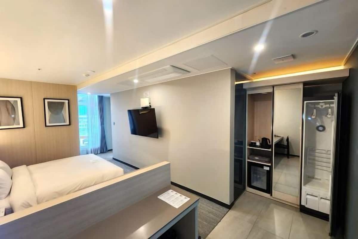 Ropa de cama de alta calidad, edredones de plumas, escritorio