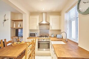 Private kitchen - Apothecary Cottage (Whitby)