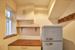 Cottage | Cuisine privée | Grand réfrigérateur, micro-ondes, four, plaque de cuisson