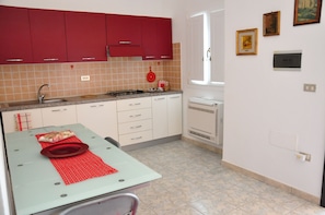 Fridge, microwave, stovetop, cookware/dishes/utensils - Sa Teria Village - apartment 1 (tertenia)