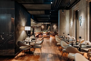 2 restaurants, breakfast, lunch, dinner served; Mediterranean cuisine