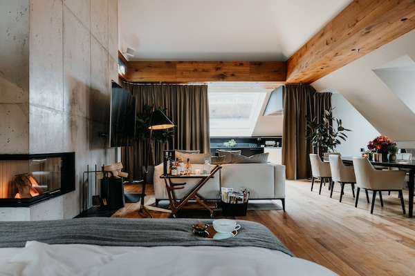 The Penthouse Loft - Suite including breakfast and complimentary minibar | 1 svefnherbergi, rúmföt af bestu gerð, öryggishólf í herbergi
