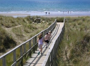 On the beach - Beach Vista Apartment One in Barmouth (Barmouth)