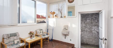 Studio (Studio Apartment) | Living room | TV