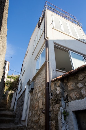 Studio (Studio Apartment) | Exterior
