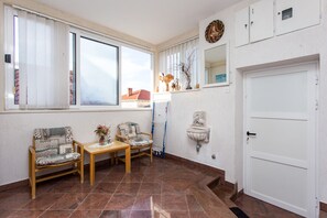 스튜디오 (Studio Apartment) | 거실 | TV