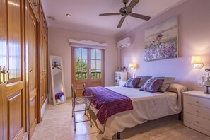 4 bedrooms, iron/ironing board, free WiFi, bed sheets - Finca with 4 bedrooms, 3 bathrooms, barbecue and pool (Inca)