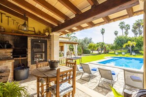 Outdoor dining - Finca with 4 bedrooms, 3 bathrooms, barbecue and pool (Inca)