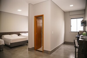 32 habitaciones, tabla de planchar con plancha, wifi y ropa de cama 