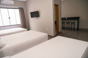 32 habitaciones, tabla de planchar con plancha, wifi y ropa de cama