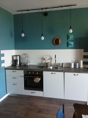 Appartement (Three Bedroom Apartment with Balcony) | Cuisine privée | Réfrigérateur