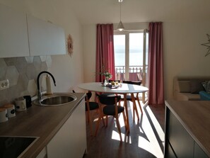 Apartment (Two Bedroom Apartment with Balcony) | Private kitchen | Fridge - Apartments Tamara (Omis)