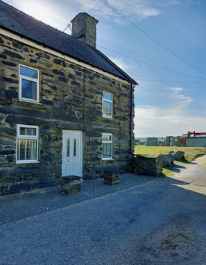Exterior - Craig View Fishermans Cottage nr Harbour and Beach (Barmouth)