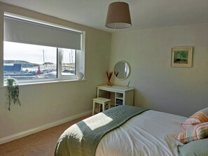 3 habitaciones, acceso a internet y ropa de cama