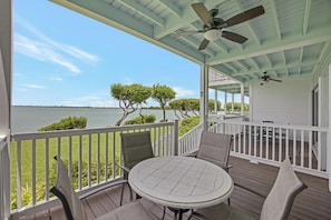 Outdoor dining - Villa 5020 on Duck Key Boat Slip Available - 2BD 2.5BA (Duck Key)