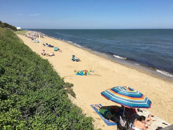 Beach nearby, sun-loungers, beach towels