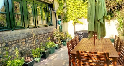 Attractive former stables located on beautiful Victorian private country estate