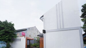 Unclassified image, 2 of 20, button - Life Ethes Exclusive (Depok)