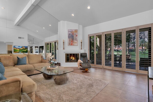 Televisión, chimenea