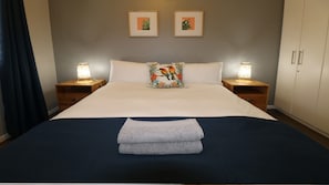 Deluxe Apartment | 1 bedroom, individually decorated, individually furnished, desk - Beachside Bliss (Cape Town)