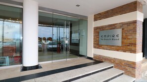 Interior entrance - Beachside Bliss (Cape Town)