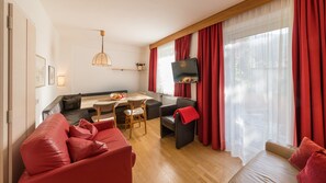 Télévision, baby-foot, table de tennis de table