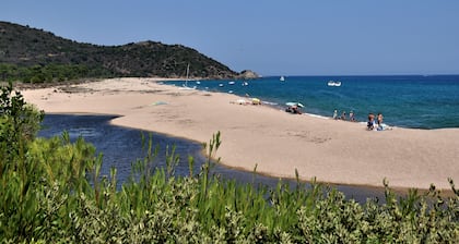 Single-storey accommodation, mountain view terrace, 400 m from the beach