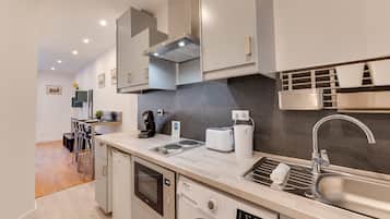 Fridge, microwave, stovetop, coffee/tea maker