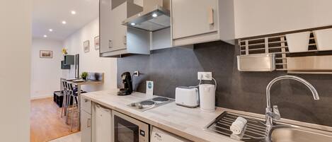 Fridge, microwave, stovetop, coffee/tea maker