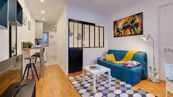 TV, streaming services, stereo