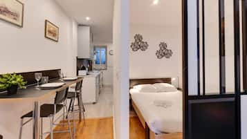 1 habitación, tabla de planchar con plancha, wifi y ropa de cama