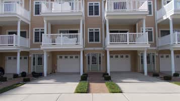 House (WC414 East Nashville Avenue) | Exterior
