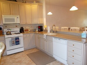 House (WC414 East Nashville Avenue) | Dapur peribadi