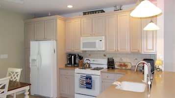Casa (WC414 East Nashville Avenue) | Cocina privada