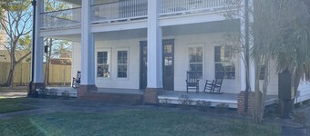 1 bedroom apartment right in the heart of down town Lake Charles