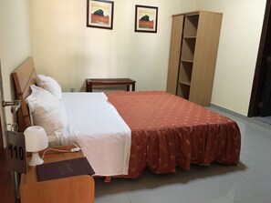 Room - MIVENA - on airport street (Luanda)