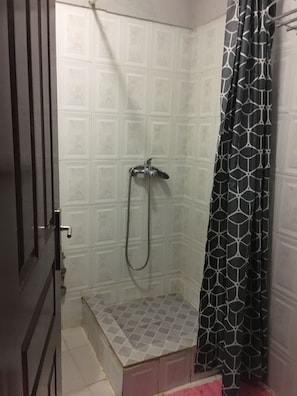Basic Room | Bathroom