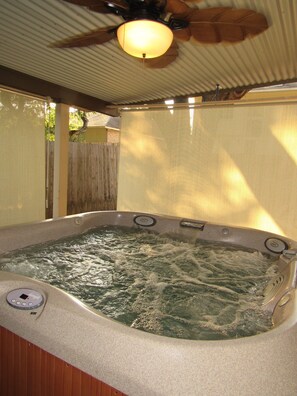 Outdoor spa tub - North Austin Music Capital Landing (Pflugerville)