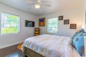 1 bedroom, desk, iron/ironing board, WiFi