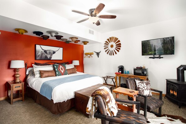 Apartment, 1 King Bed, Jetted Tub, River View