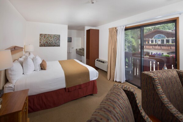 Apartment, 1 King Bed, Balcony, Mountain View