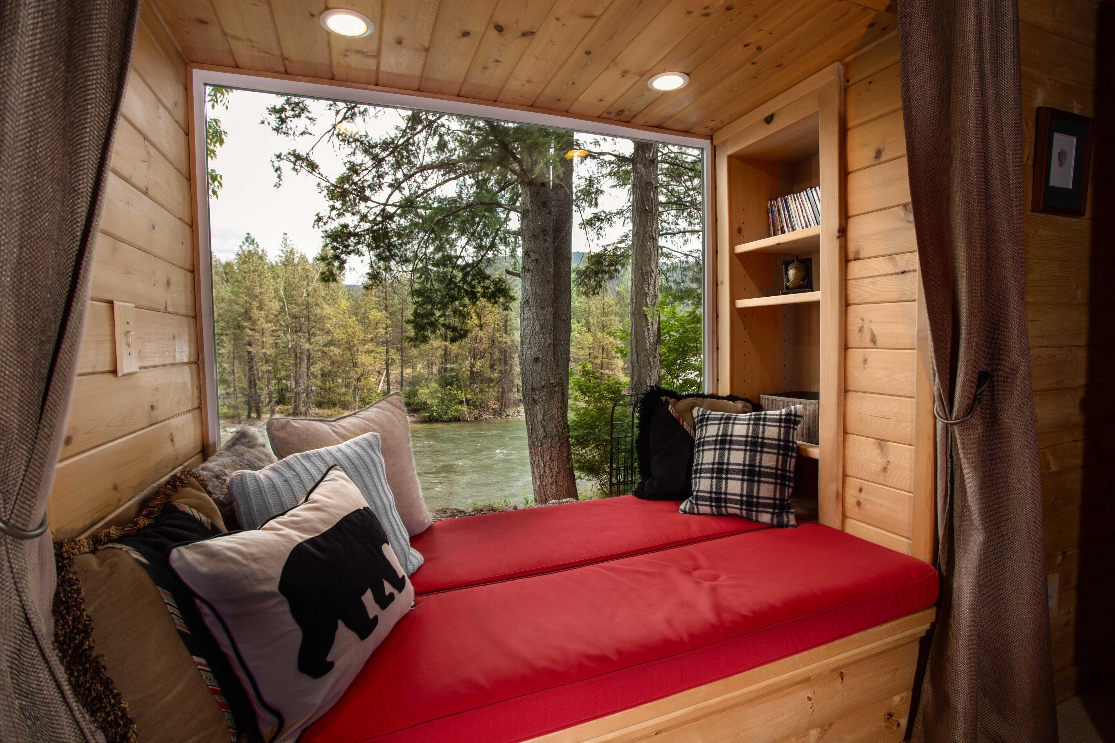 Apartment, 1 King Bed, Fireplace, River View | 1 bedroom, free WiFi