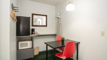 Apartemen, 1 Tempat Tidur Queen dengan tempat tidur Sofa, pemandangan gunung | Tempat makan