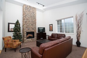 Apartment, 2 Queen Beds, Balcony, Mountain View | Living room | TV, fireplace - Leavenworth Vacation Homes Wunderbar 5A (Leavenworth)