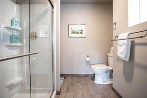 Apartment, 2 Queen Beds, Patio, River View | Bathroom - Leavenworth Vacation Homes Wenatchee Suite (Leavenworth)