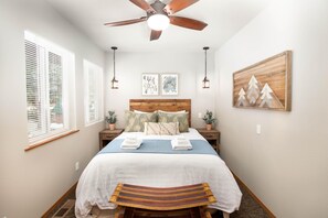 Apartment, 1 King Bed, Fireplace, Mountain View